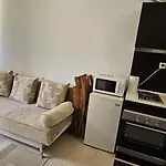 Apartment Guest